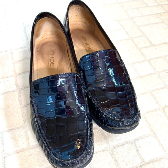 Reptile Texture Patent Leather Loafers - Picture 9 of 9